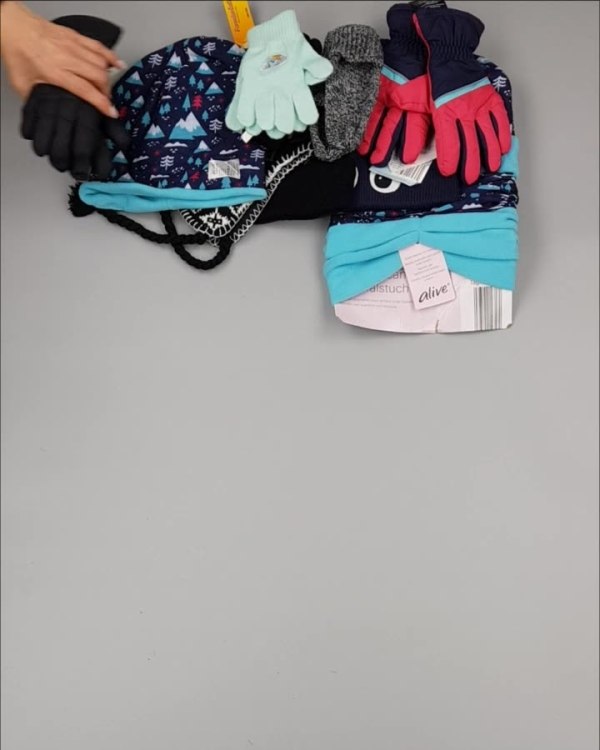 Фотография  843 - Шапки, шарфы, перчатки детские СТОК#3 кг, ЛОТ №2452 оптом в Благовещенске и Амурской области