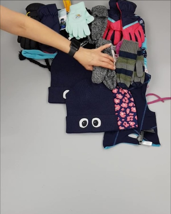 Фотография  981 - Шапки, шарфы, перчатки детские СТОК#3 кг, ЛОТ №2452 оптом в Благовещенске и Амурской области