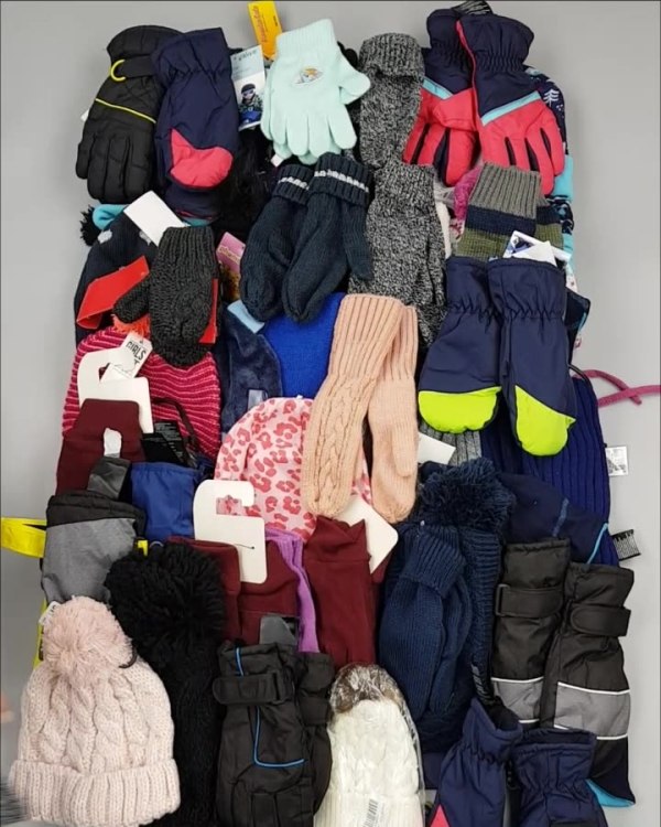 Фотография  828 - Шапки, шарфы, перчатки детские СТОК#3 кг, ЛОТ №2452 оптом в Благовещенске и Амурской области