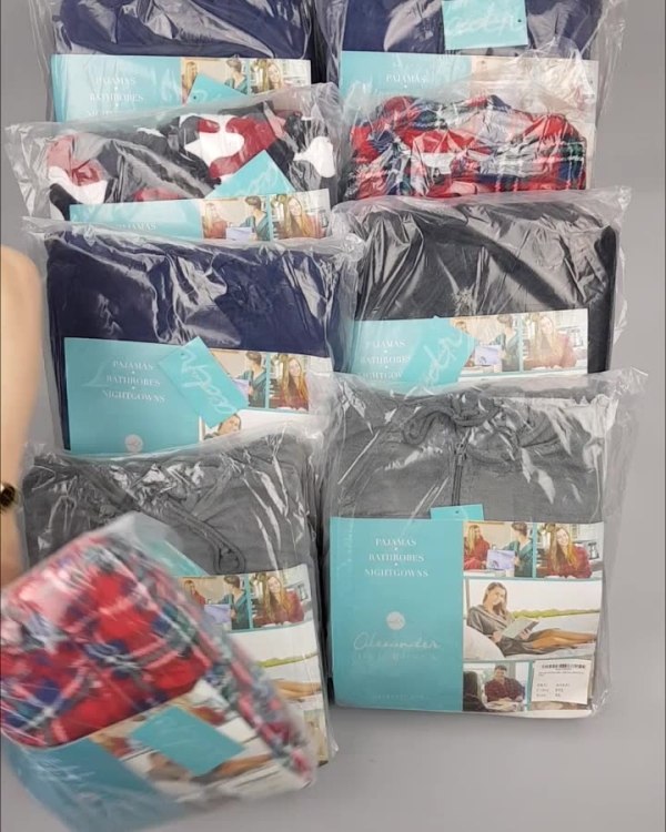 Фотография  309 - Халаты, комбинезоны (семейный) СТОК CAN#10 кг, ЛОТ №4448 оптом в Благовещенске и Амурской области