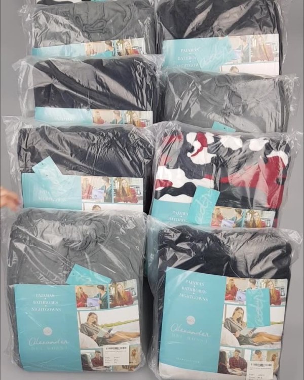 Фотография  555 - Халаты, комбинезоны (семейный) СТОК CAN#10 кг, ЛОТ №4449 оптом в Благовещенске и Амурской области