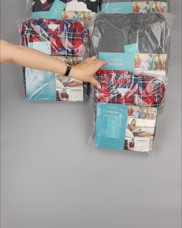 Фотография  494 - Халаты, комбинезоны (семейный) СТОК CAN#10 кг, ЛОТ №4451 оптом в Благовещенске и Амурской области