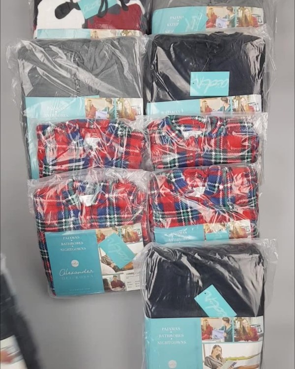 Фотография  389 - Халаты, комбинезоны (семейный) СТОК CAN#10 кг, ЛОТ №4452 оптом в Благовещенске и Амурской области