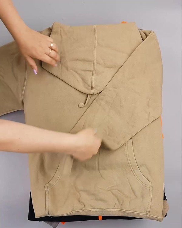 Фотография  549 - Толстовки СТОК CAN 0424#10 кг, ЛОТ №6425 оптом в Благовещенске и Амурской области