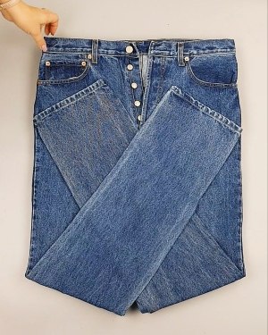 Фотография  653 - Джинсы LEVIS муж #7,5 кг, ЛОТ №7013 оптом в Благовещенске и Амурской области