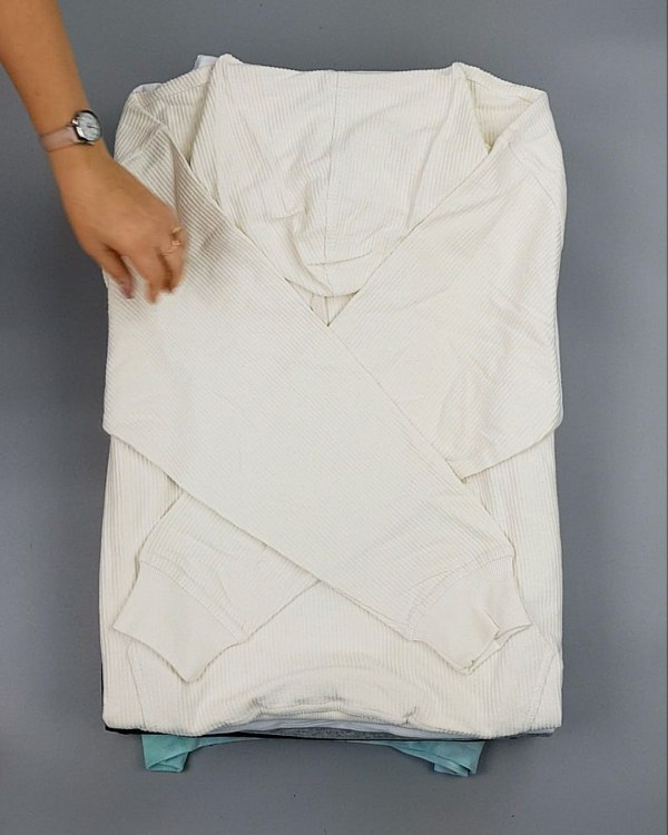 Фотография  486 - HOODIE CAN 084#10 кг, ЛОТ №7034 оптом в Благовещенске и Амурской области