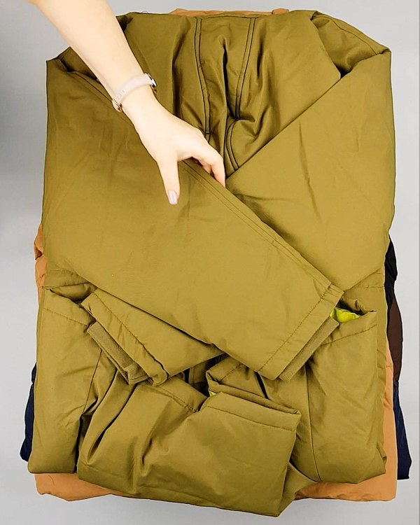 Фотография  549 - Верхняя одежда Дания#9,9 кг, ЛОТ №7057 оптом в Благовещенске и Амурской области