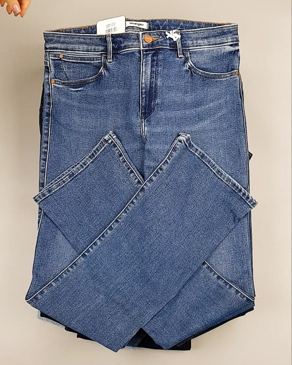 Фотография  928 - Джинсы WRANGLER м/ж#8,1 кг, ЛОТ №7011 оптом в Благовещенске и Амурской области