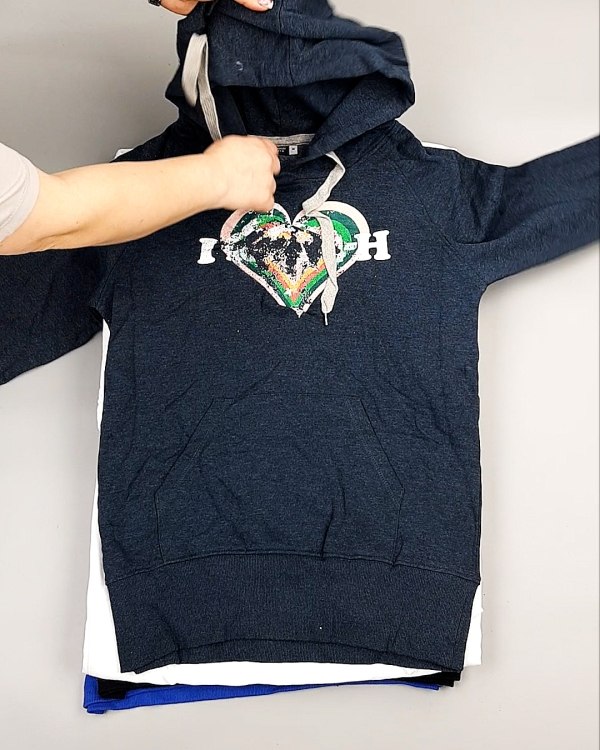 Фотография  753 - Толстовки м/ж (Sweat Tops)#20 кг, ЛОТ №7435 оптом в Благовещенске и Амурской области