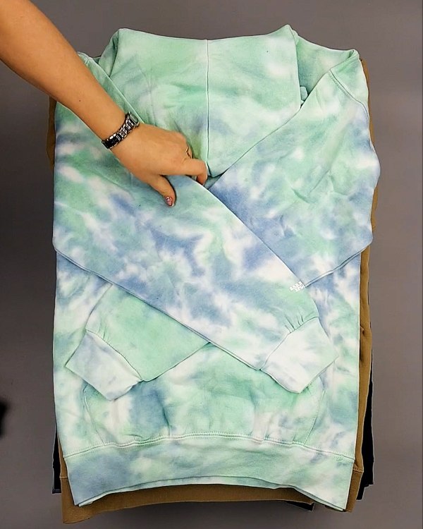 Фотография  776 - Толстовки СТОК CAN 0424#10 кг, ЛОТ №7447 оптом в Благовещенске и Амурской области