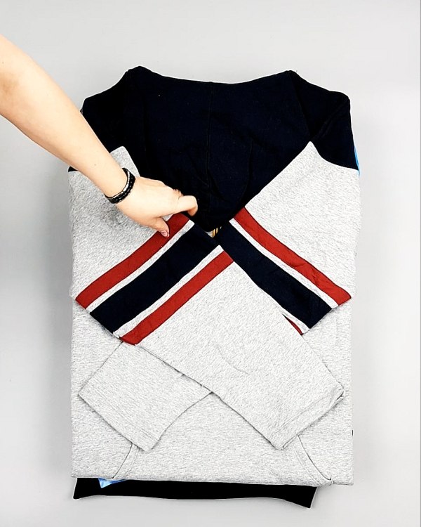 Фотография  291 - Толстовки СТОК CAN 0424#10 кг, ЛОТ №7447 оптом в Благовещенске и Амурской области