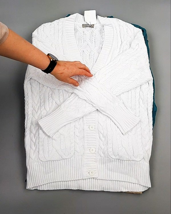 Фотография  572 - Джемпера СТОК CAN 084#7 кг оптом в Благовещенске и Амурской области