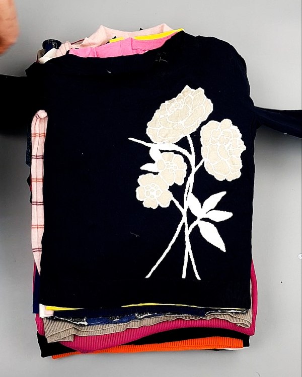 Фотография  321 - Джемпера легкие СТОК CAN 084#7 кг, ЛОТ №7633 оптом в Благовещенске и Амурской области