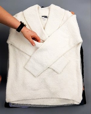 Фотография  654 - Джемпера СТОК CAN 084#7 кг, ЛОТ №7648 оптом в Благовещенске и Амурской области