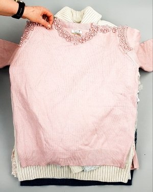 Фотография  426 - Джемпера СТОК CAN 084#7 кг, ЛОТ №7650 оптом в Благовещенске и Амурской области