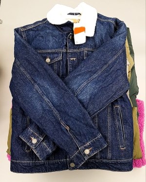 Купить Верхняя одежда м/ж C&A 025#10 кг оптом в Благовещенске и Амурской области