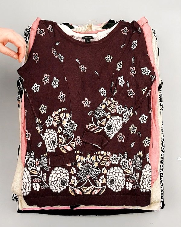 Фотография  519 - Джемпера легкие СТОК CAN 084#7 кг, ЛОТ №7632 оптом в Благовещенске и Амурской области