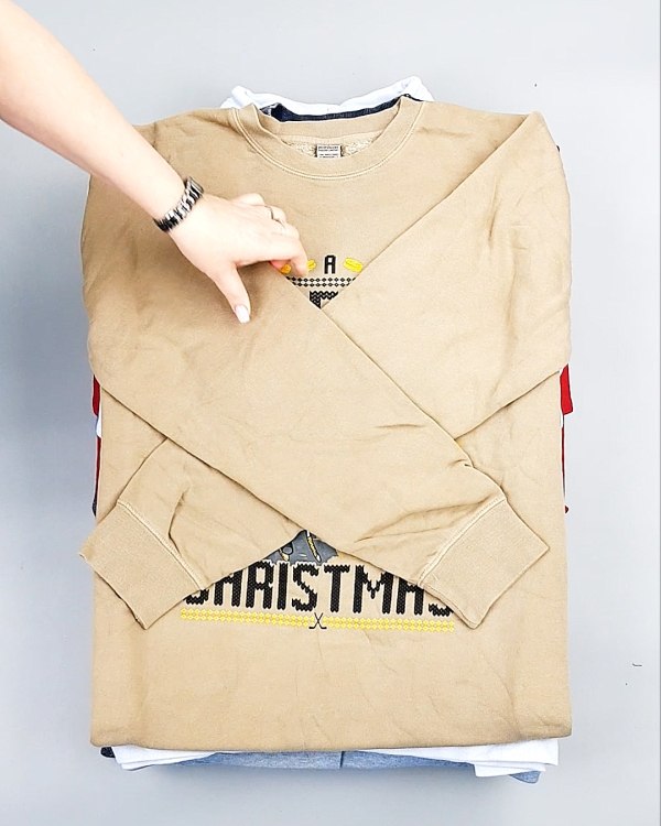 Фотография  552 - SWEATSHIRT CAN 084#10 кг, ЛОТ №7618 оптом в Благовещенске и Амурской области