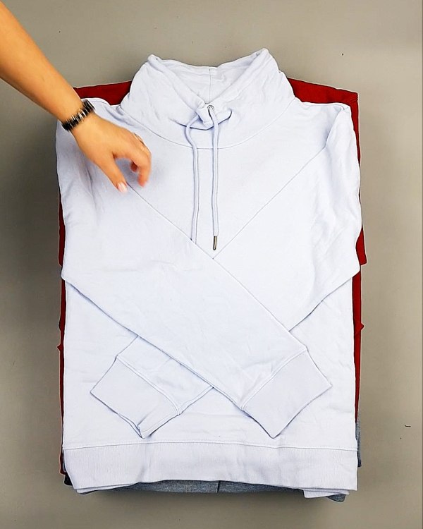 Фотография  929 - SWEATSHIRT CAN 084#10 кг, ЛОТ №7618 оптом в Благовещенске и Амурской области