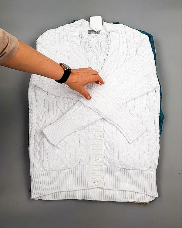 Фотография  577 - Джемпера СТОК CAN 084#7 кг, ЛОТ №7647 оптом в Благовещенске и Амурской области