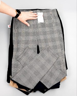 Фотография  590 - Брюки женские лето C&A 025#10 кг, ЛОТ №7892 оптом в Благовещенске и Амурской области