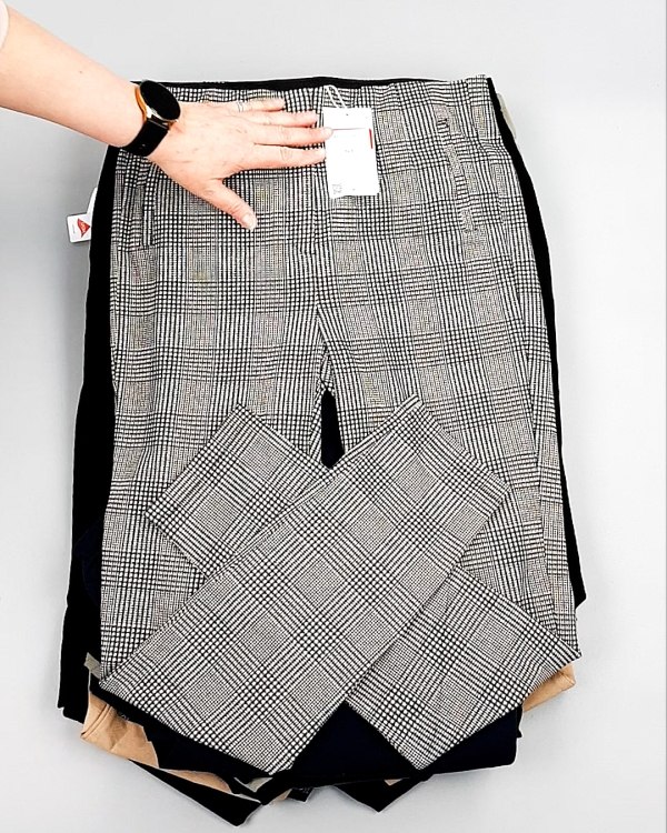 Фотография  553 - Брюки женские лето C&A 025#10 кг, ЛОТ №7892 оптом в Благовещенске и Амурской области