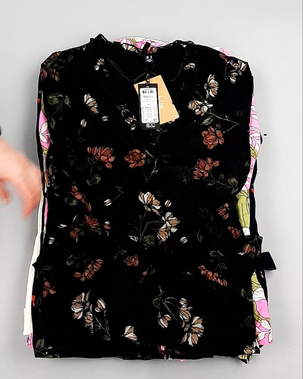 Фотография  748 - Блузки Bestseller 44#5 кг оптом в Благовещенске и Амурской области