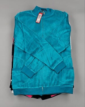 Купить Спортивные костюмы  AD83#4 шт, ЛОТ №8637 оптом в Благовещенске и Амурской области