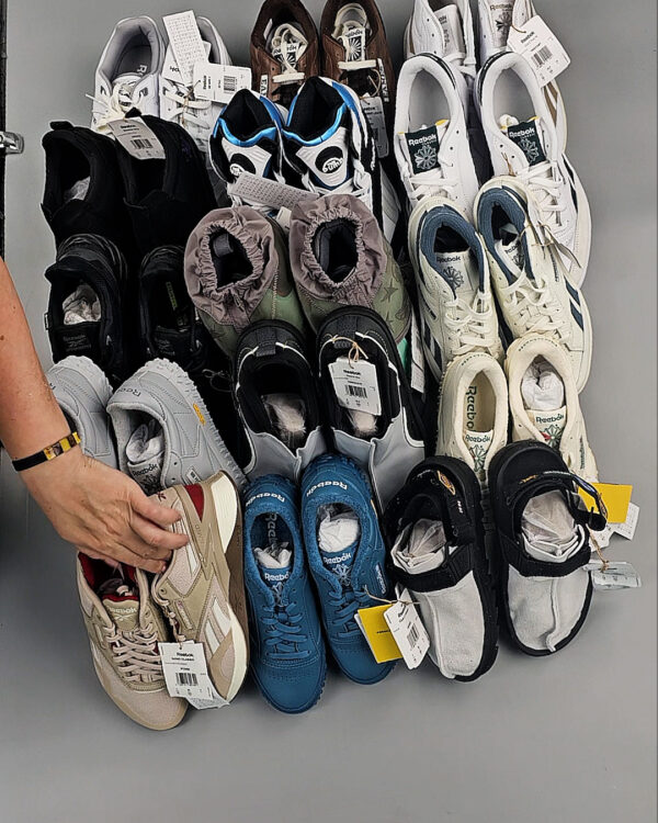 Фотография  674 - Кроссовки Reebok#23 шт, ЛОТ №8896 оптом в Благовещенске и Амурской области