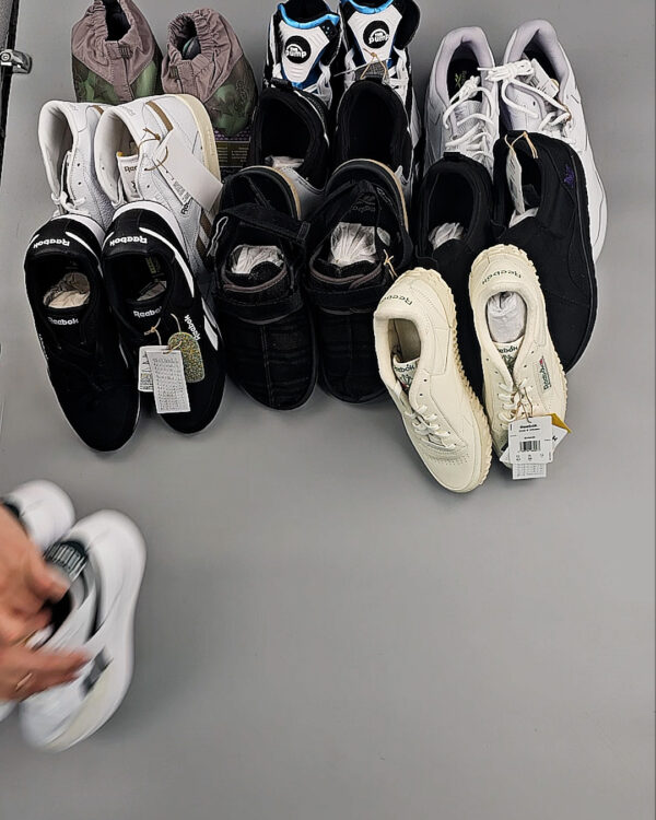 Фотография  502 - Кроссовки Reebok#23 шт, ЛОТ №8895 оптом в Благовещенске и Амурской области