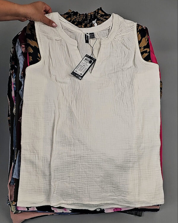 Фотография  827 - Блузки+Джемпера Bestseller Summer 045 B#8,5 кг, ЛОТ №9040 оптом в Благовещенске и Амурской области