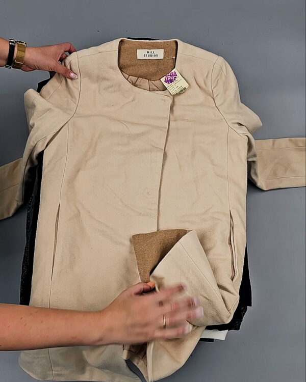 Фотография  878 - Верхняя одежда Корея 085#15 кг, ЛОТ № СТ-9248 оптом в Благовещенске и Амурской области