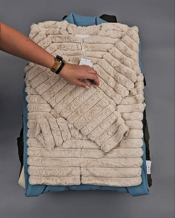 Фотография  326 - Верхняя одежда VILA 104#10 кг, ЛОТ СТ-9320 оптом в Благовещенске и Амурской области