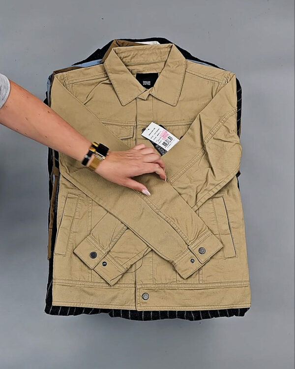 Фотография  358 - Верхняя одежда Корея 085#15 кг, ЛОТ № СТ-9247 оптом в Благовещенске и Амурской области