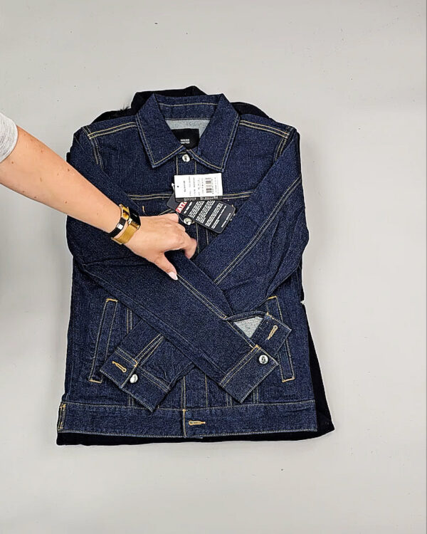 Фотография  272 - Верхняя одежда Корея 085#15 кг, ЛОТ № СТ-9247 оптом в Благовещенске и Амурской области