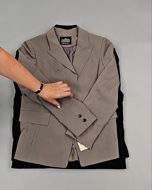 Фотография  972 - Жакеты Корея 085#10 кг, ЛОТ № СТ-9240 оптом в Благовещенске и Амурской области