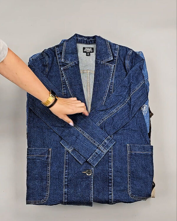 Фотография  558 - Ветровки женские CAN 104#12,7 кг, ЛОТ СТ-9405 оптом в Благовещенске и Амурской области