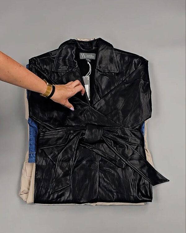 Фотография  712 - Ветровки женские CAN 104#12,4 кг, ЛОТ СТ-9403 оптом в Благовещенске и Амурской области