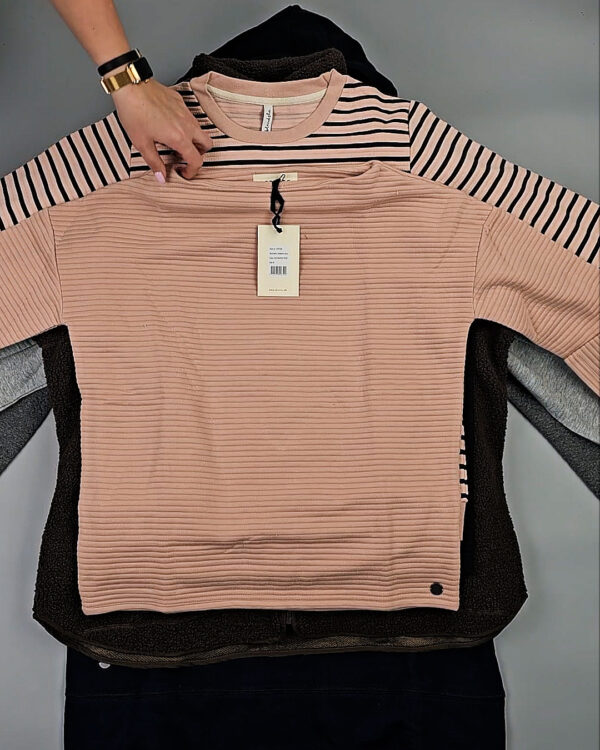 Фотография  993 - Толстовки Bestseller+DK 035#7 кг, ЛОТ СТ-9838 оптом в Благовещенске и Амурской области