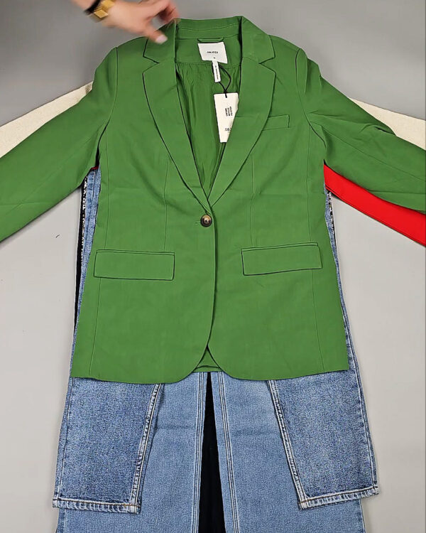 Фотография  691 - DK+Bestseller 085#16 кг, ЛОТ СТ-9952 оптом в Благовещенске и Амурской области